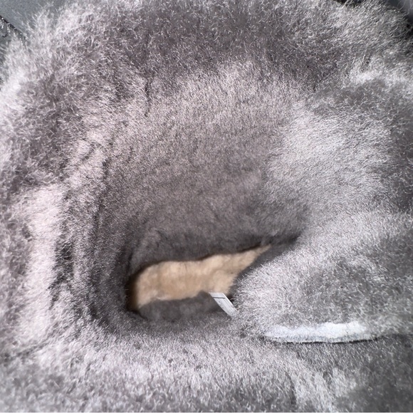 UGG SHORT BAILEY BOW GREY GRAY SUEDE FUR BOOTS SIZE 11 WOMEN - Picture 9 of 11
